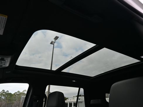 Used 2021 Chevrolet Tahoe LT w/ LT Signature Package image 5