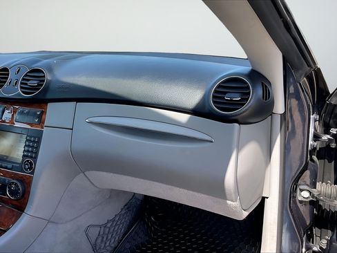 Used 2009 Mercedes-Benz CLK 550 Cabriolet image 17
