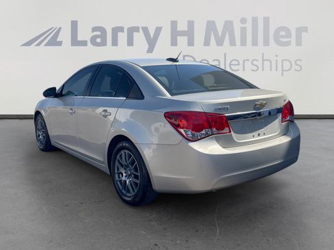 Used 2015 Chevrolet Cruze LT w/ Technology Package FWD image 3
