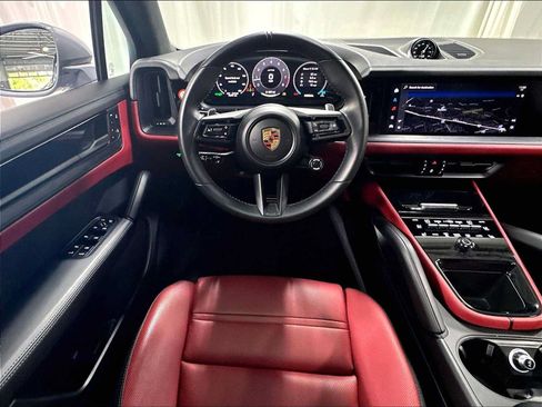 Used 2025 Porsche Cayenne GTS AWD/4WD image 15