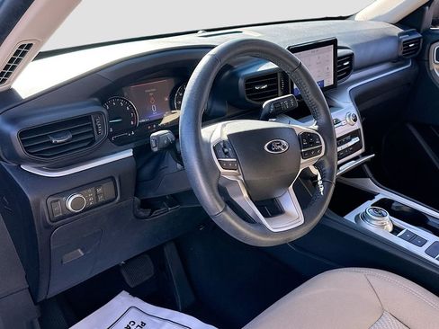 Used 2022 Ford Explorer XLT image 9