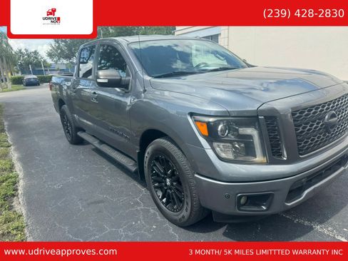 Used 2018 Nissan Titan SV w/ SV Convenience Package RWD image 3