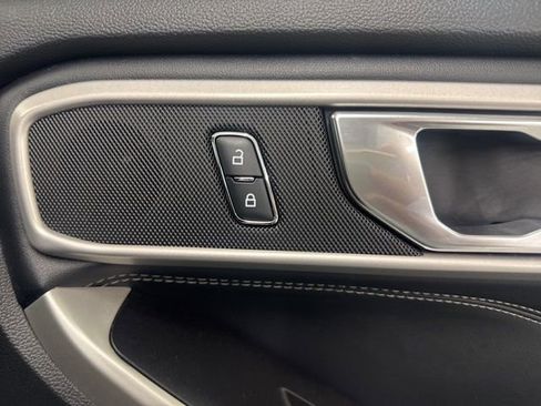 Used 2021 Ford Explorer XLT w/ Equipment Group 202A image 28