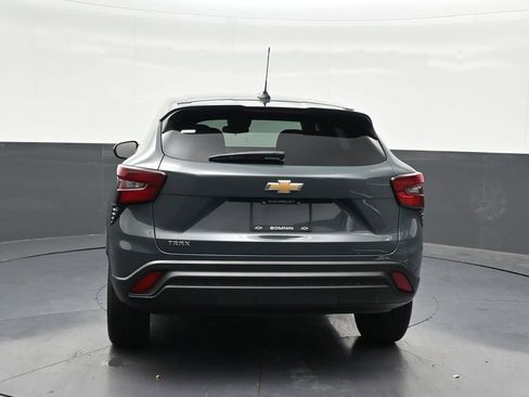 Used 2025 Chevrolet Trax LS FWD image 4