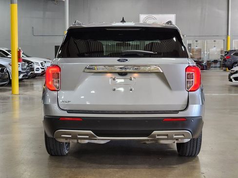 Used 2021 Ford Explorer XLT w/ Equipment Group 202A image 10