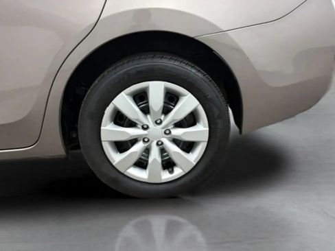 Used 2015 Toyota Corolla LE FWD image 27