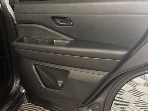 Used 2024 Nissan Pathfinder S image 30