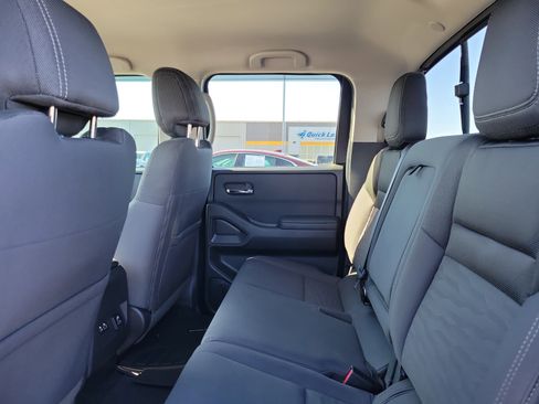 Certified 2022 Nissan Frontier SV w/ Technology Package image 11