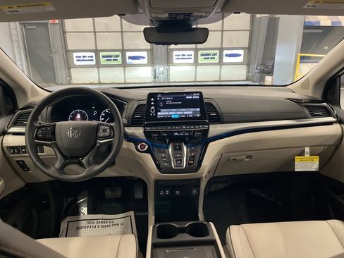 Used 2025 Honda Odyssey Touring image 29