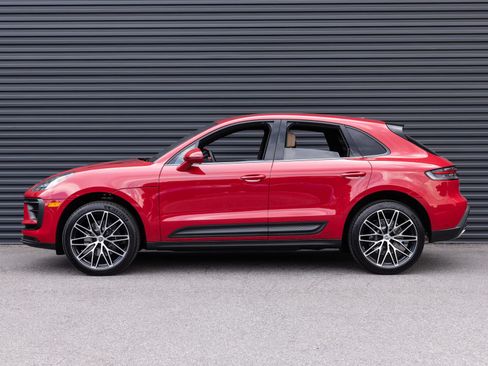 Certified 2026 Porsche Macan AWD/4WD image 2