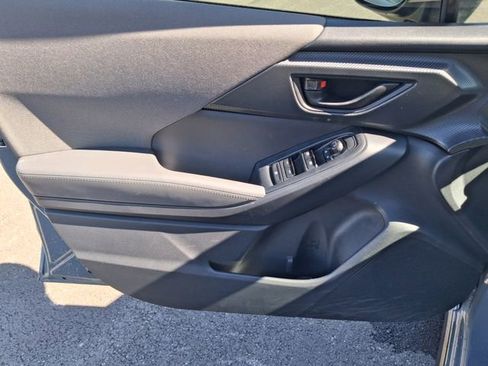 Used 2025 Subaru Crosstrek 2.0i Premium image 17