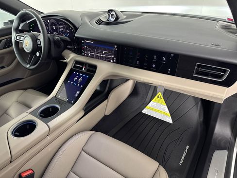Used 2025 Porsche Taycan 4 Cross Turismo image 31