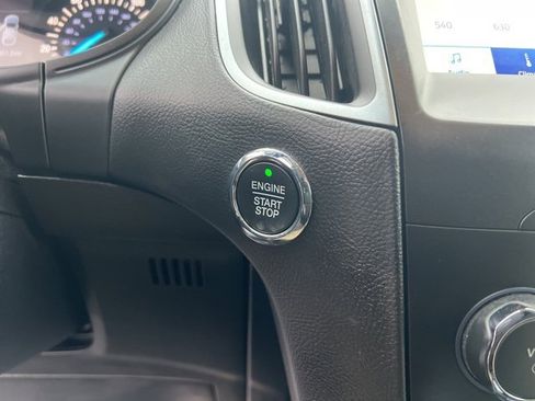 Used 2020 Ford Edge SE image 29