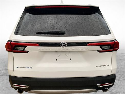 Used 2024 Toyota Grand Highlander AWD Hybrid image 3