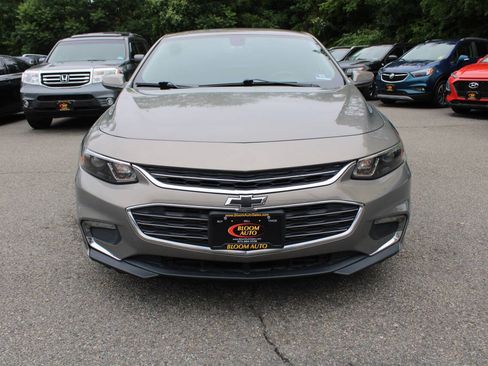 Used 2017 Chevrolet Malibu LT w/ Leather Package FWD image 3