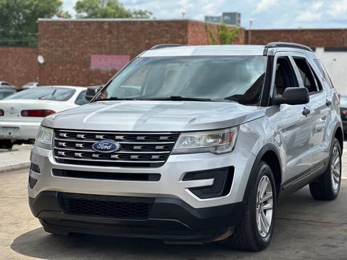 Used 2016 Ford Explorer FWD image 2