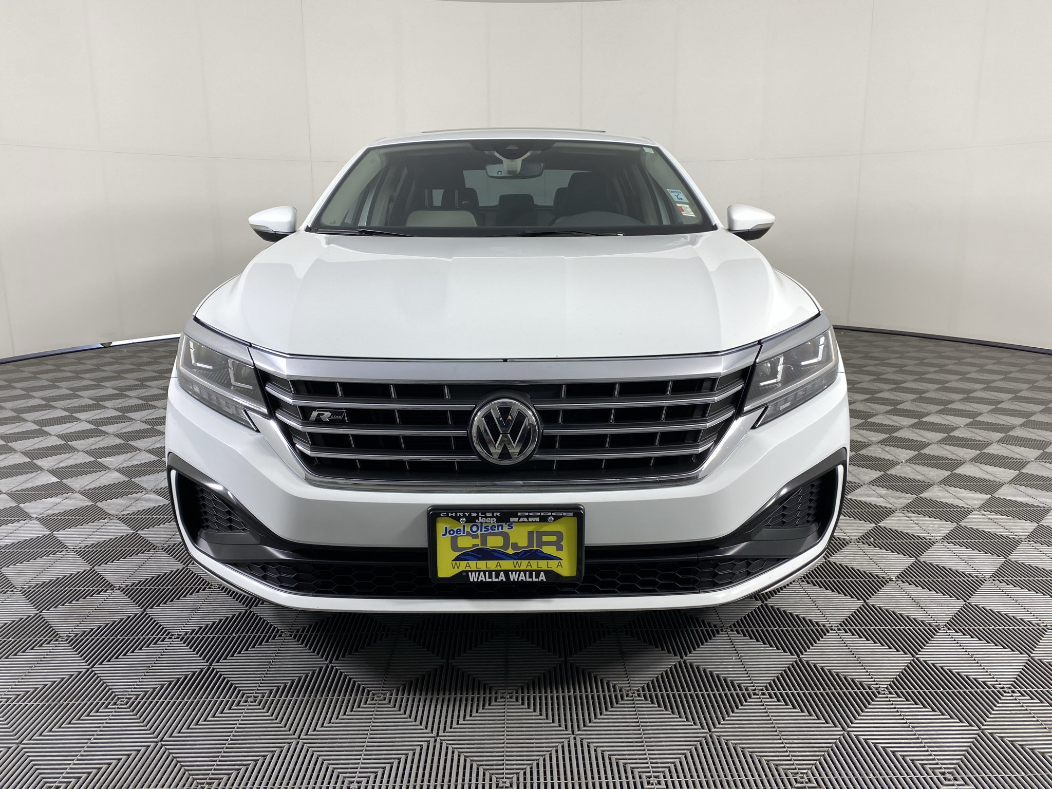 Used 2020 Volkswagen Passat 2.0T R-Line FWD image 2