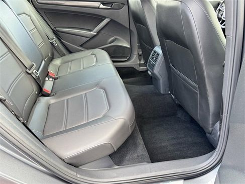 Certified 2022 Volkswagen Passat 2.0T R-Line image 15
