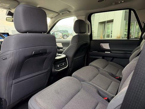 Used 2025 Ford Expedition Active image 13