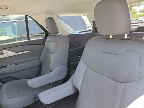 Used 2025 Ford Explorer Active RWD image 11