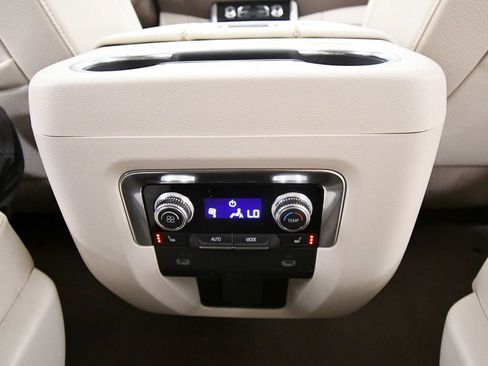 Used 2024 GMC Yukon Denali AWD/4WD image 17