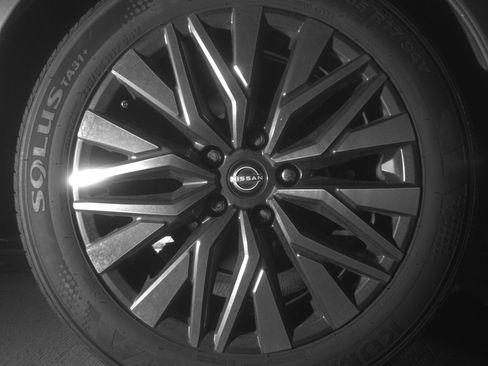 Used 2025 Nissan Altima 2.5 SV FWD image 15