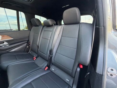 Used 2025 Mercedes-Benz GLS 450 4MATIC image 14