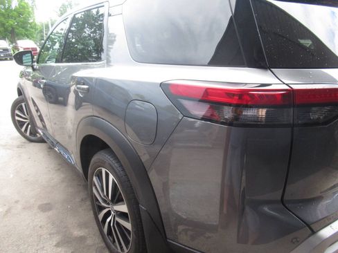 Used 2025 Nissan Pathfinder Platinum AWD/4WD image 14