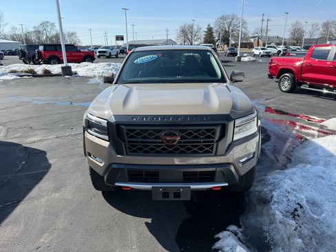 Used 2022 Nissan Frontier PRO-4X image 2