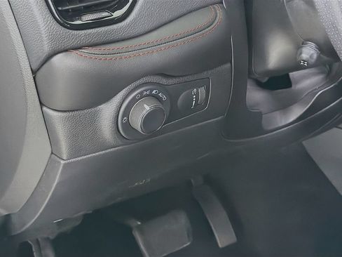 Used 2024 Dodge Durango GT RWD image 13