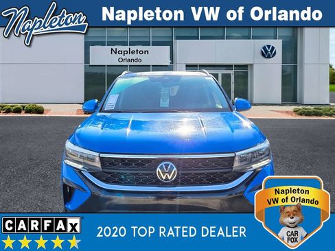 Used 2022 Volkswagen Taos SE image 2