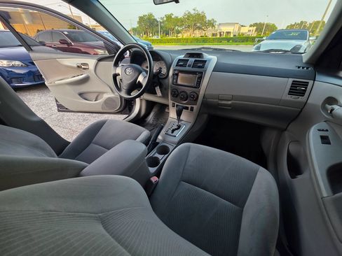 Used 2013 Toyota Corolla LE FWD image 17