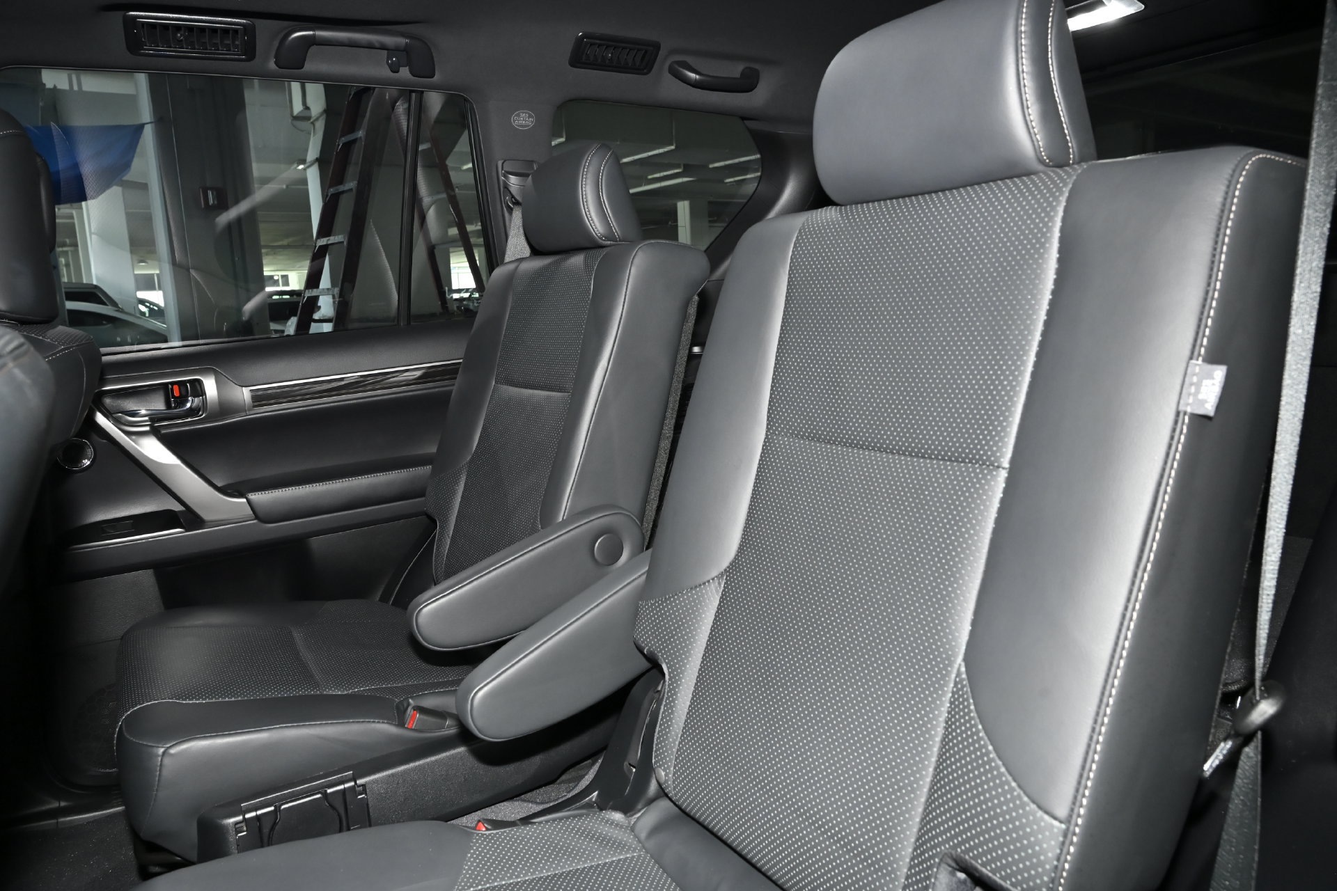 Used 2023 Lexus GX 460 Luxury w/ Sport Design Package AWD/4WD image 18
