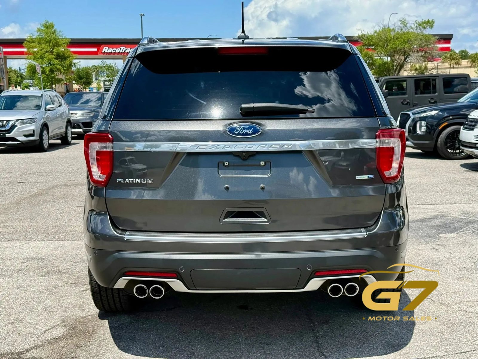 Used 2018 Ford Explorer Platinum AWD/4WD image 4