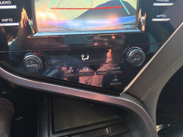 Used 2018 Toyota Camry SE FWD image 30