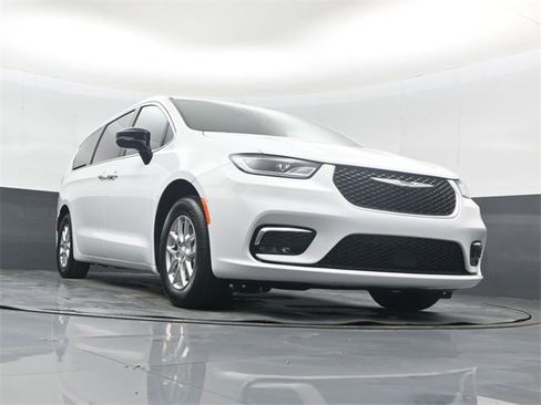 New 2026 Chrysler Pacifica Select image 46
