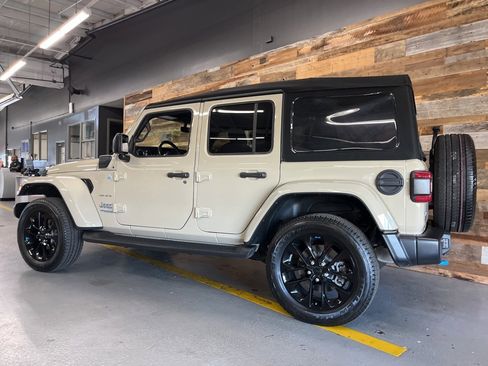 Used 2022 Jeep Wrangler Unlimited Sahara w/ Cold Weather Group image 18