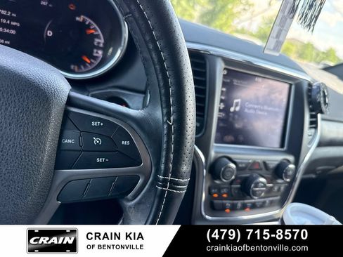 Used 2018 Jeep Grand Cherokee Altitude AWD/4WD image 24