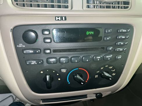 Used 2005 Ford Taurus SE image 18