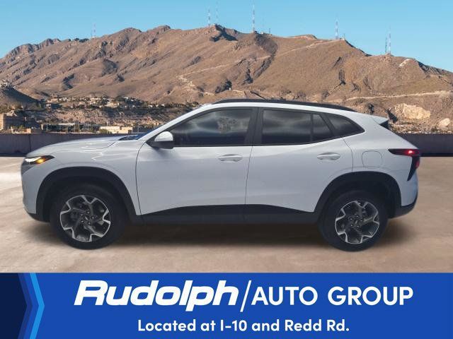 Used 2026 Chevrolet Trax LT FWD image 2