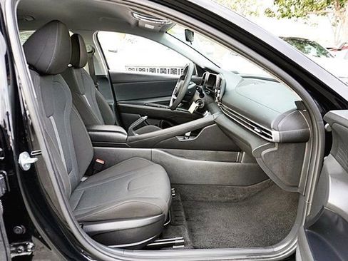 Used 2024 Hyundai Elantra SE image 10