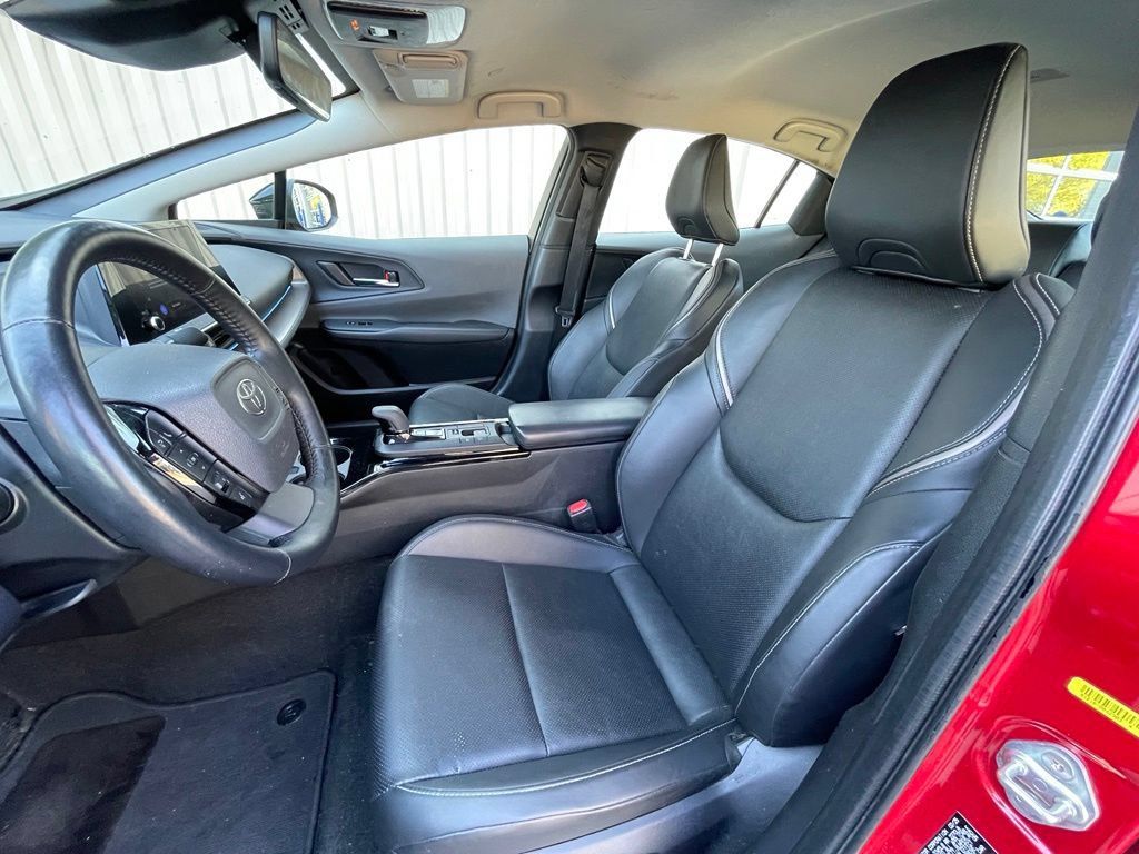 Used 2025 Toyota Prius XLE FWD image 23