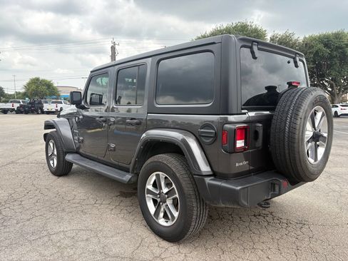 Used 2022 Jeep Wrangler Unlimited Sahara AWD/4WD image 3