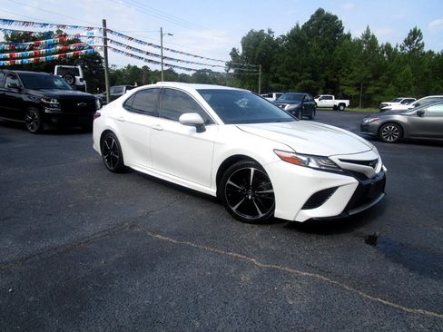Used 2018 Toyota Camry XSE image 33