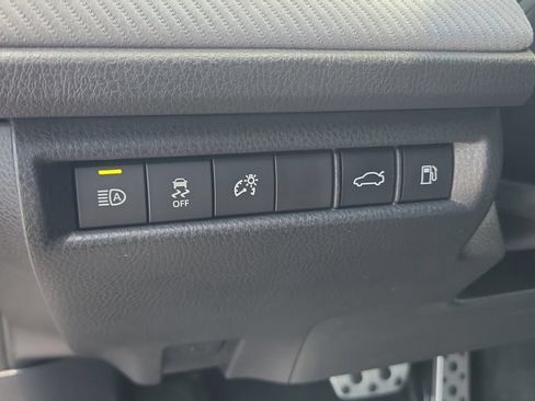 Used 2025 Toyota Camry SE FWD image 17