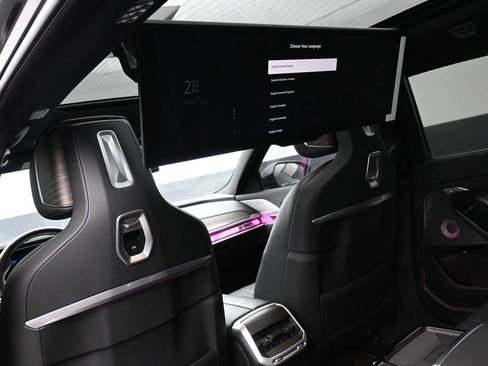 Used 2023 BMW i7 xDrive60 w/ Executive Package 2 image 23