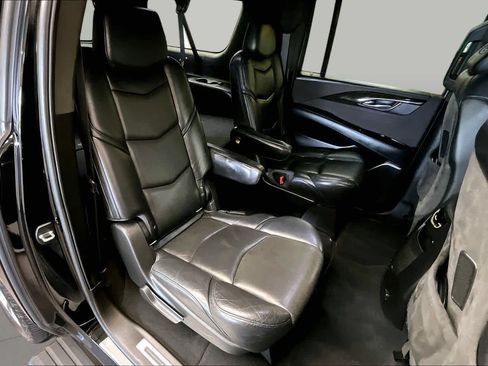 Used 2018 Cadillac Escalade ESV Platinum RWD image 19