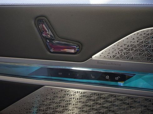 Used 2023 BMW 740i image 32