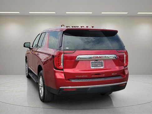 Used 2024 GMC Yukon SLT w/ SLT Luxury Package RWD image 3