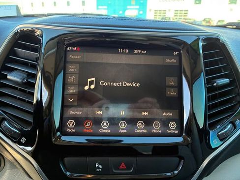 Used 2019 Jeep Cherokee Limited image 26